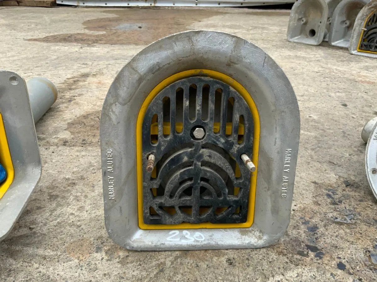 'MARLEY' FLAT ROOF GULLY / PARAPET OUTLETS. - Image 4