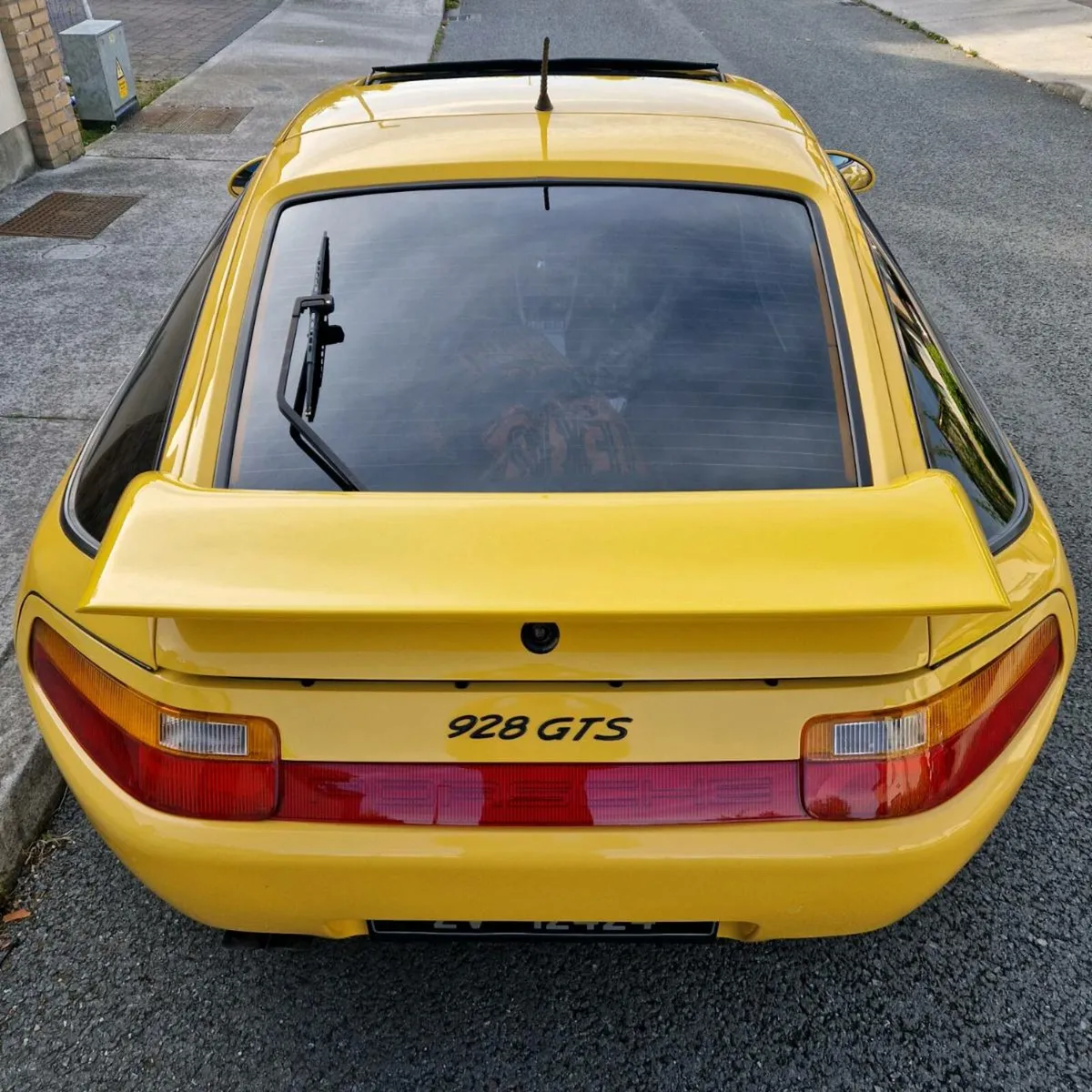 Porsche 928 GTS auto 2 dr - Image 3