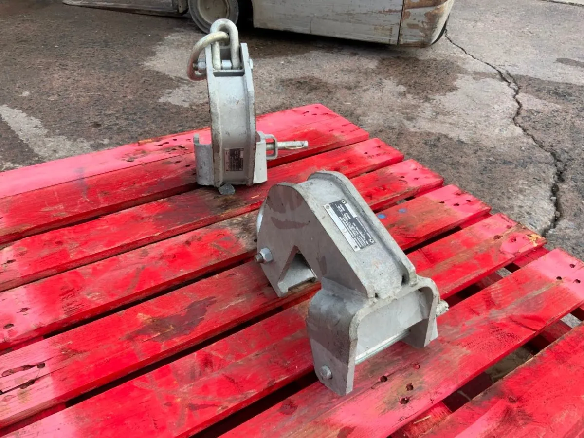 DOKA FRAMAX FORMWORK LIFTING CLAMPS. - Image 2