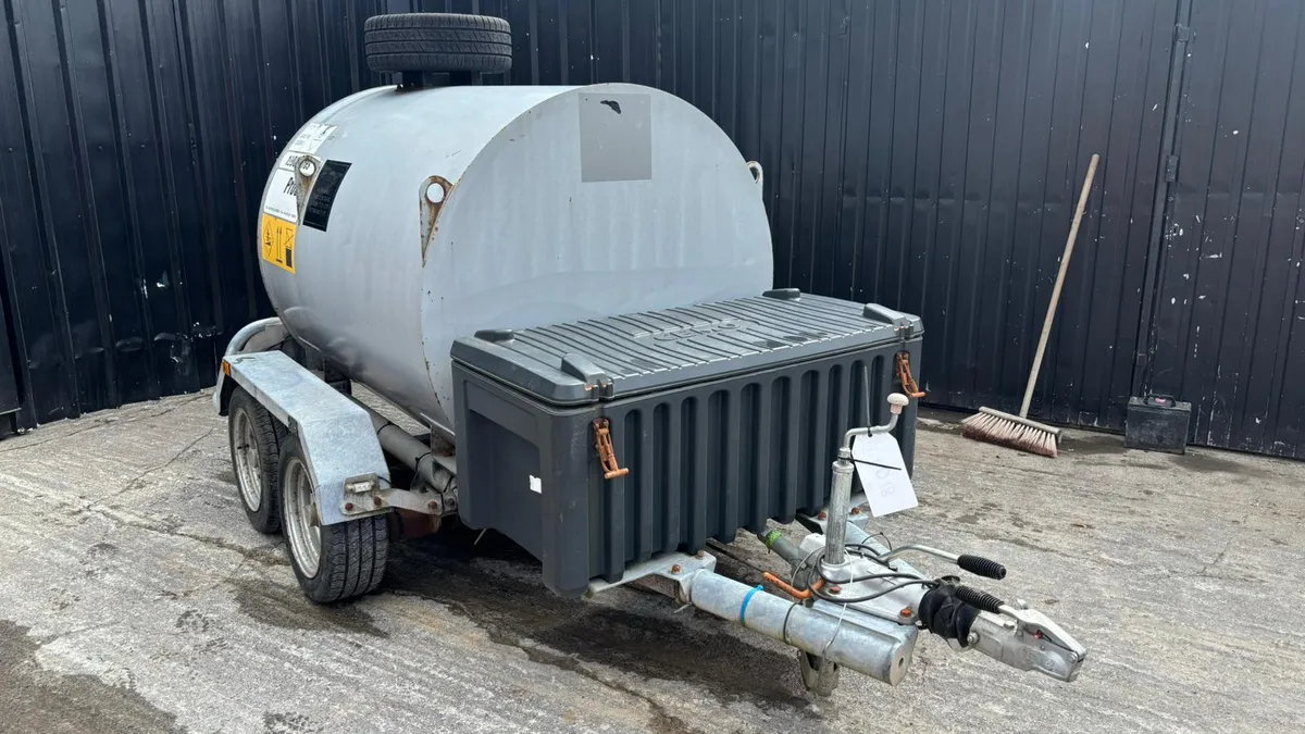 Fuel Proof 1000L Twin Axle Bunded Fuel Bowser - Image 1