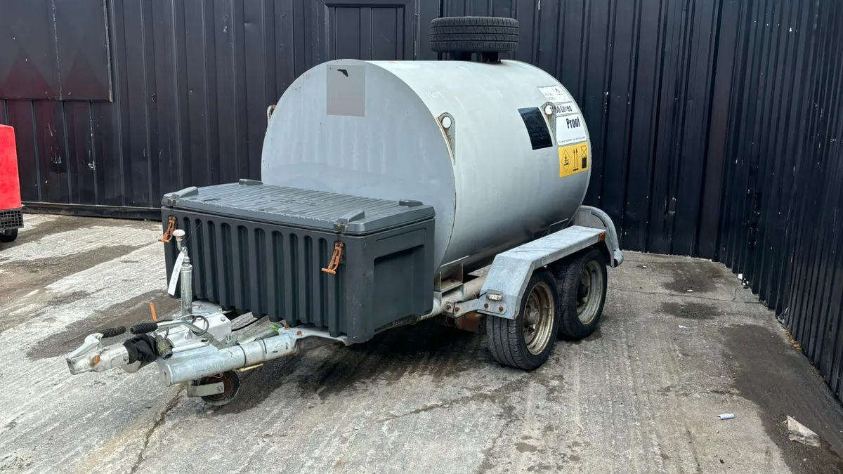 Fuel Proof 1000L Twin Axle Bunded Fuel Bowser - Image 2