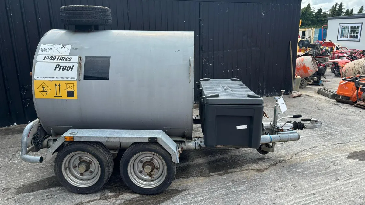 Fuel Proof 1000L Twin Axle Bunded Fuel Bowser - Image 4