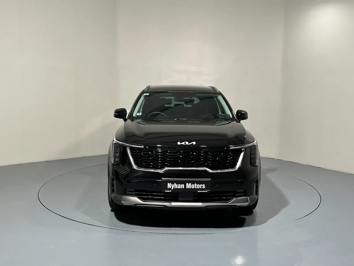 PHEV Black Sorento 7 Seater - Image 3