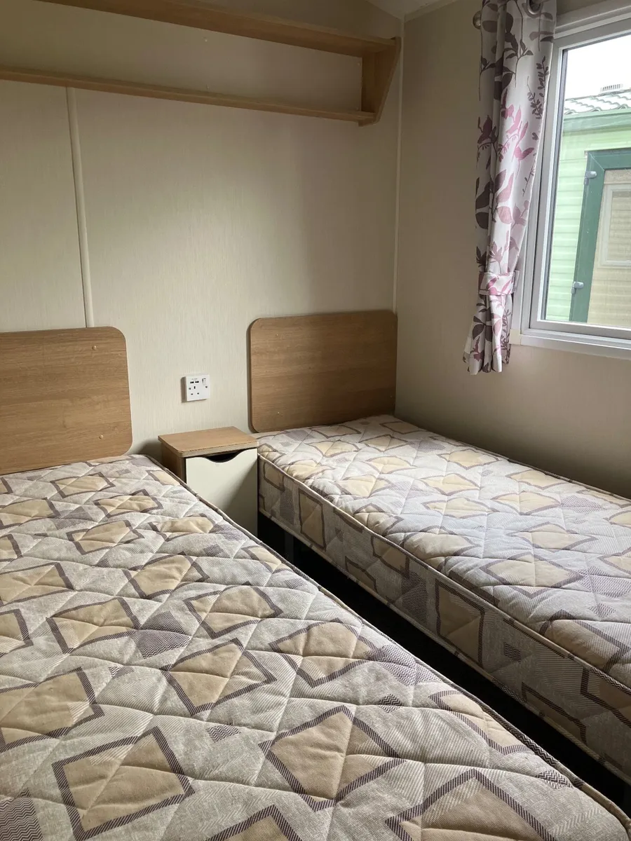 ANOTHER BEAUTIFUL WILLERBY SEASONS 2 BED IN STOCK - Image 2