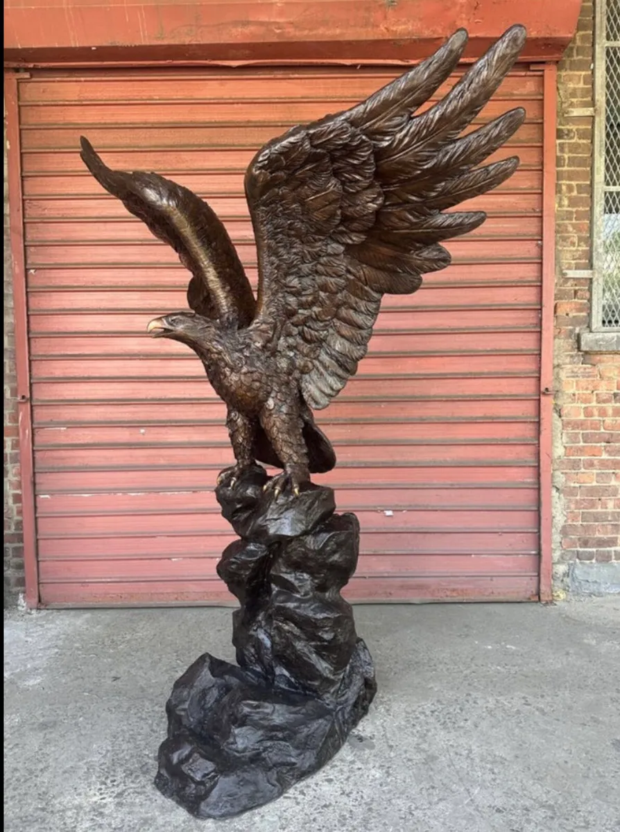 Bronze eagle sculpture - Image 2