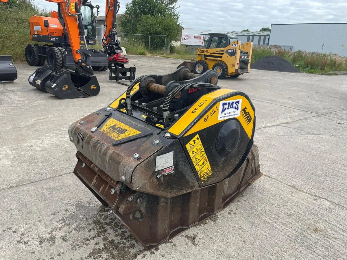 MB BF60 Crusher Bucket for Excavators - Image 2