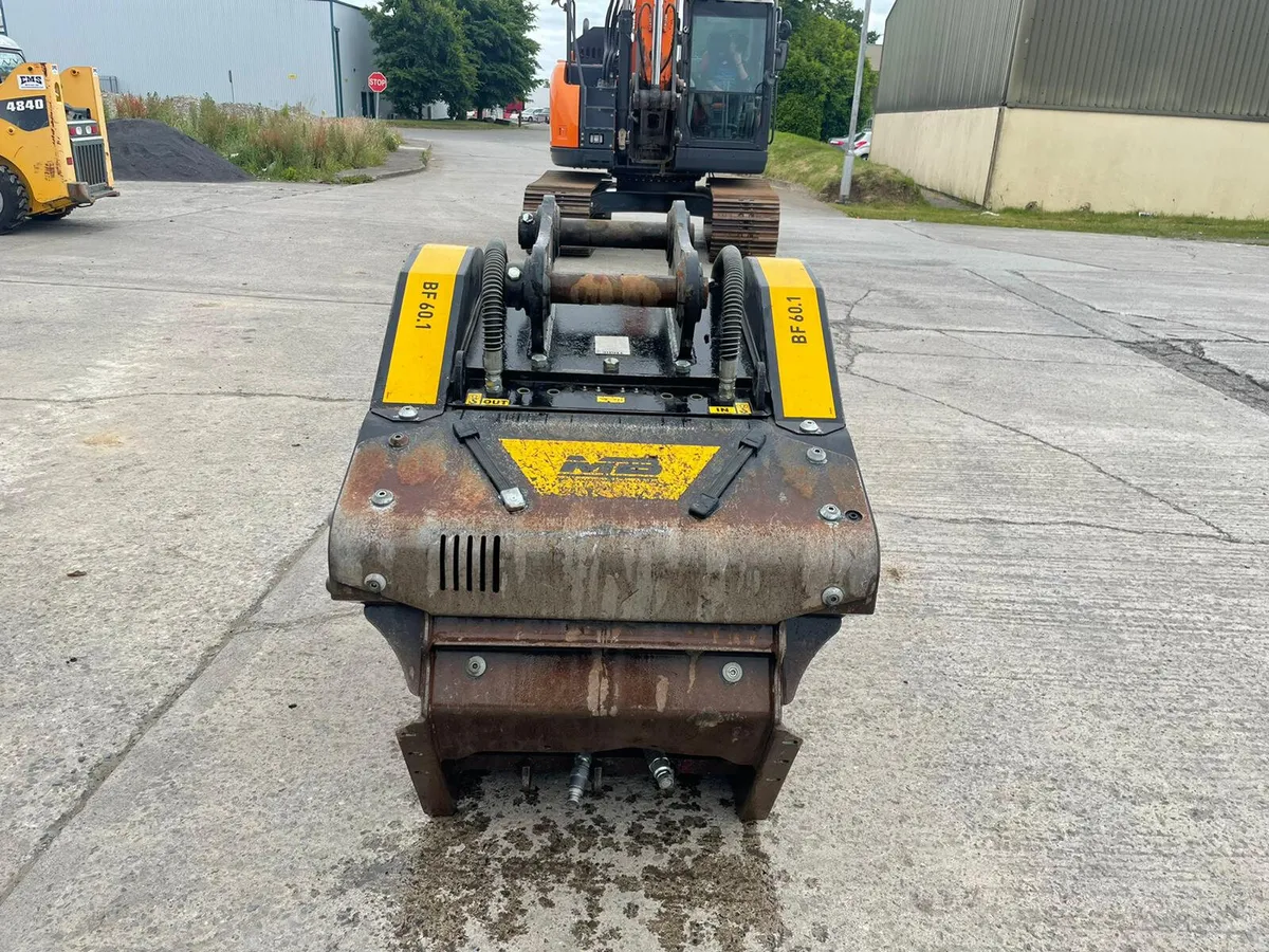 MB BF60 Crusher Bucket for Excavators - Image 3