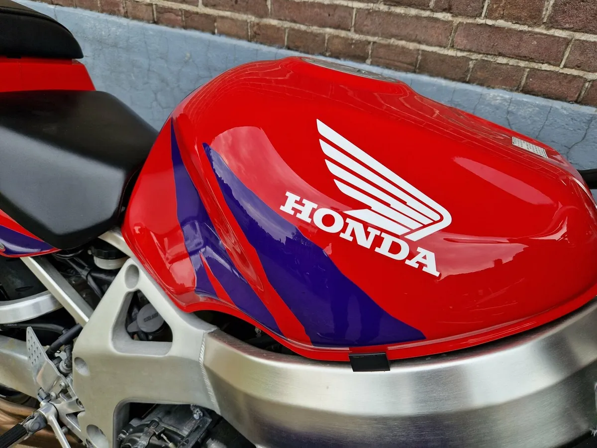 Honda CBR 900 Fireblade - Image 2