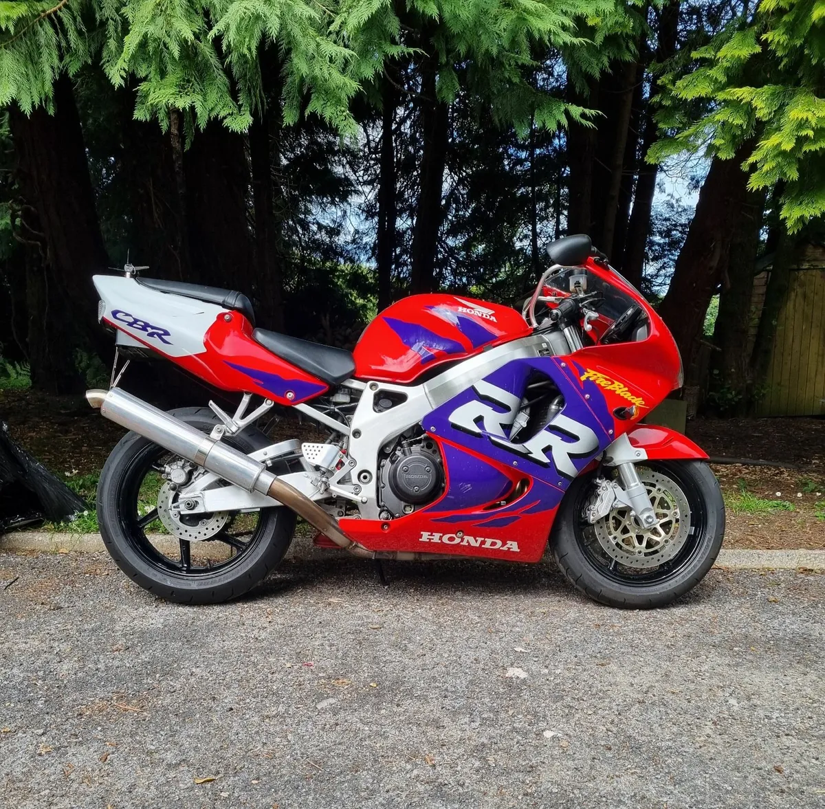 Honda CBR 900 Fireblade - Image 1