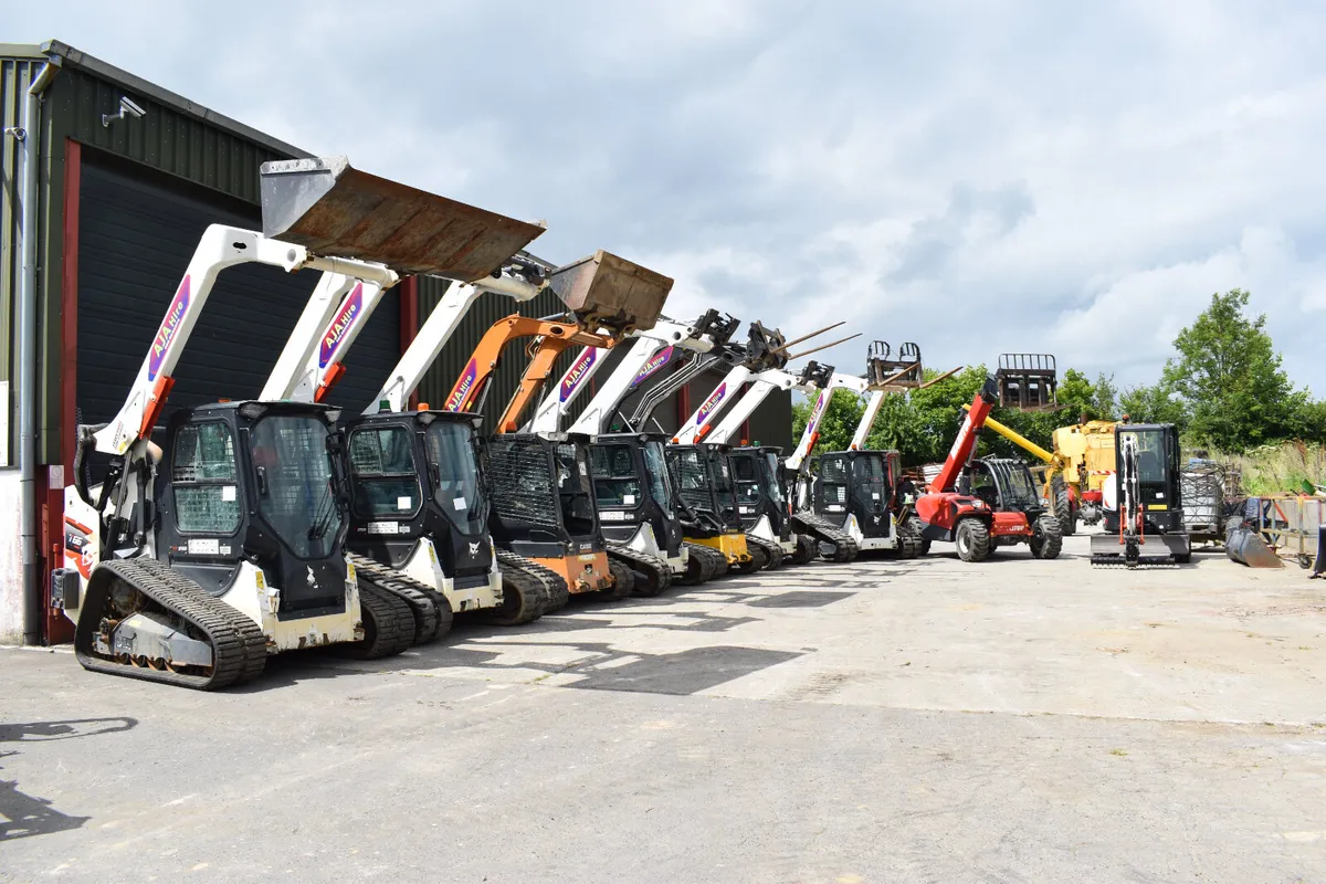 FOR HIRE Bobcat T66 & T86 Loader - Image 2