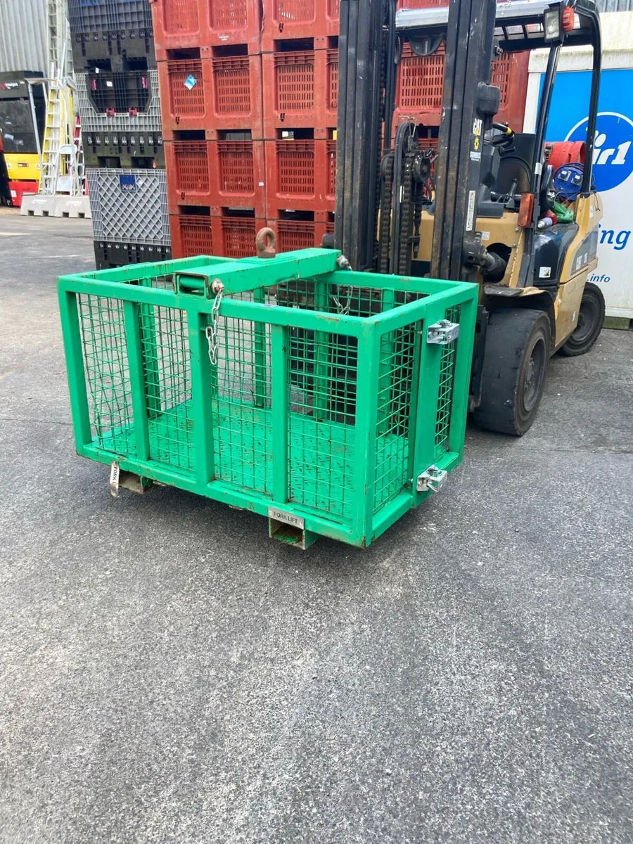Crane , Forklift, Teleporter Skip and Peri cage - Image 1