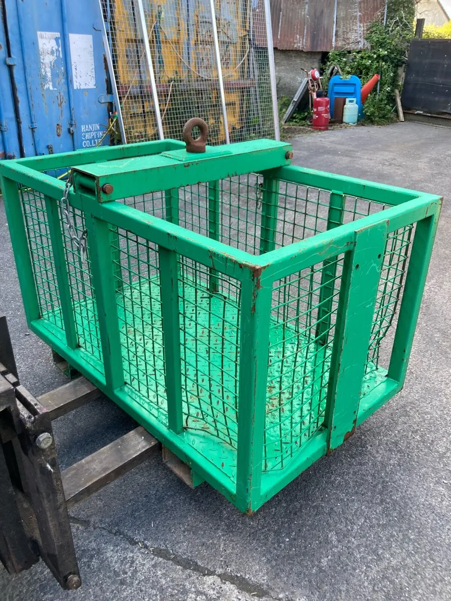 Crane , Forklift, Teleporter Skip and Peri cage - Image 2