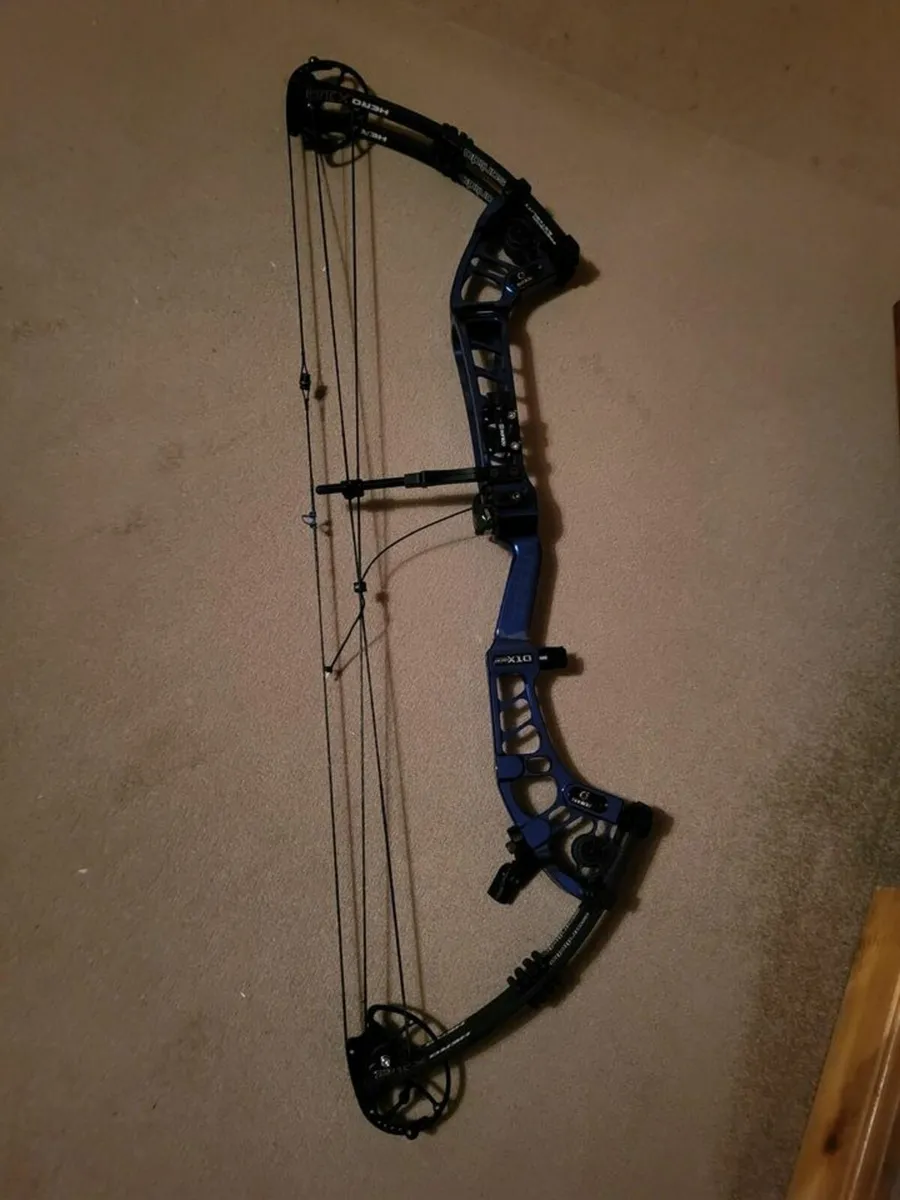 Compound Bow - Image 4