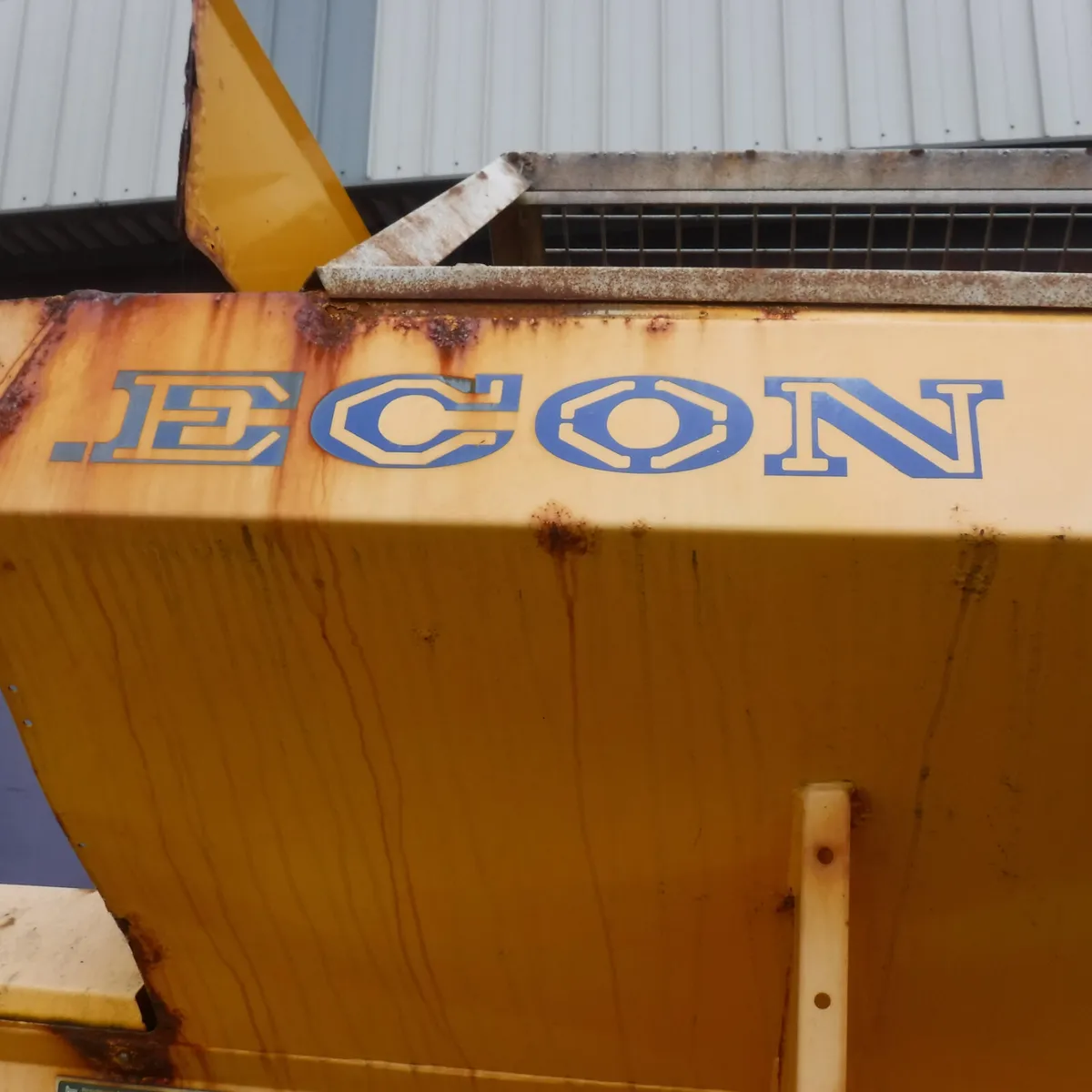 Econ Hydraulic Gritter off 2013 Iveco Daily 5000kg - Image 3