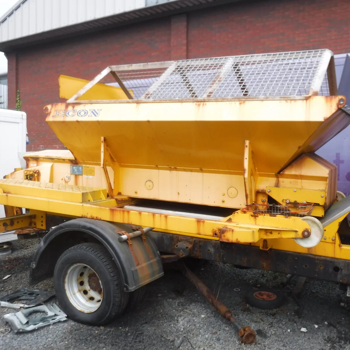 Econ Hydraulic Gritter off 2013 Iveco Daily 5000kg - Image 2
