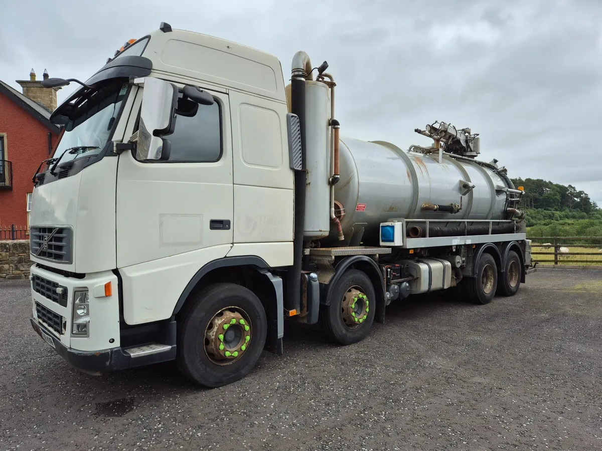 Volvo FH400 8x4 Vac Tipping Tank - Image 2