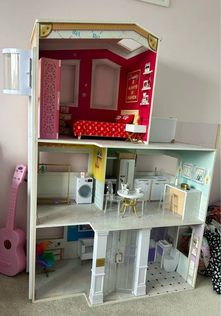 Rainbow High Dolls House Priced low to sell for sale in Co. Dublin