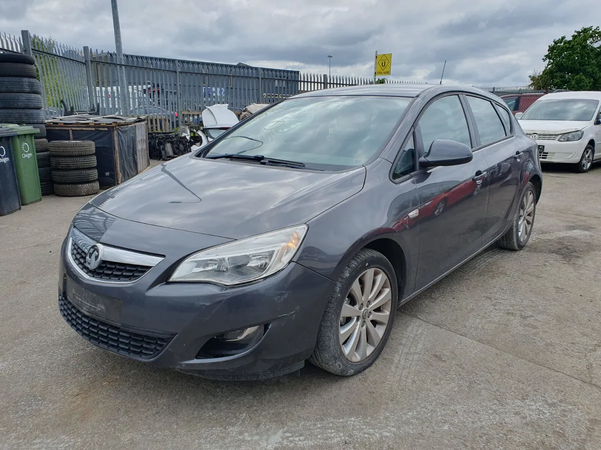 12 OPEL ASTRA  1.6 P (A16XER) FOR BREAKING - Image 1