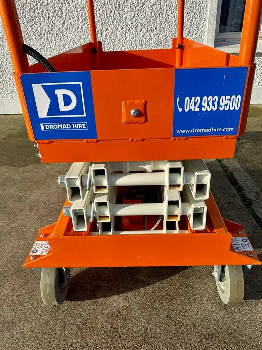 Push Around Micro Scissor Lift - Battery - Image 2