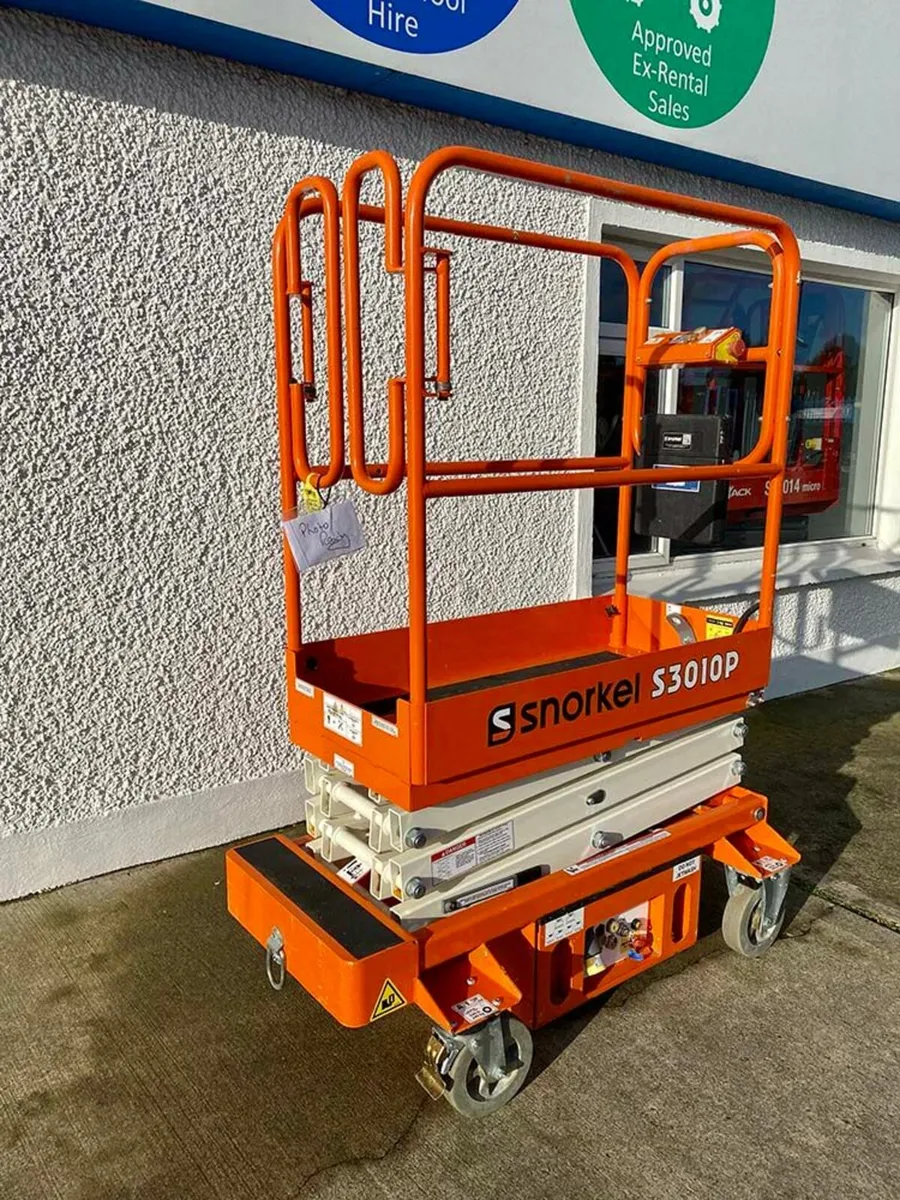 Push Around Micro Scissor Lift - Battery - Image 4