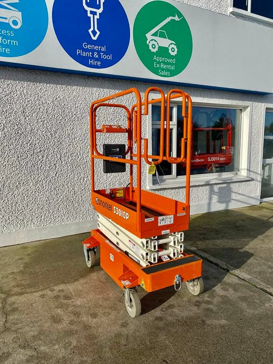 Push Around Micro Scissor Lift - Battery - Image 1