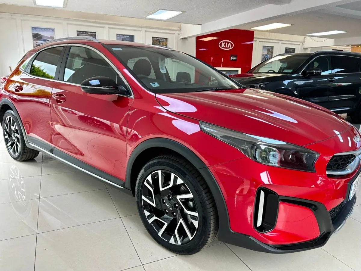 2023 Kia Xceed Phev PE Low KM's - Image 2