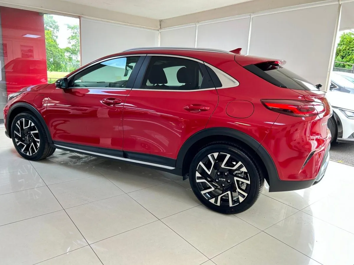 2023 Kia Xceed Phev PE Low KM's - Image 4