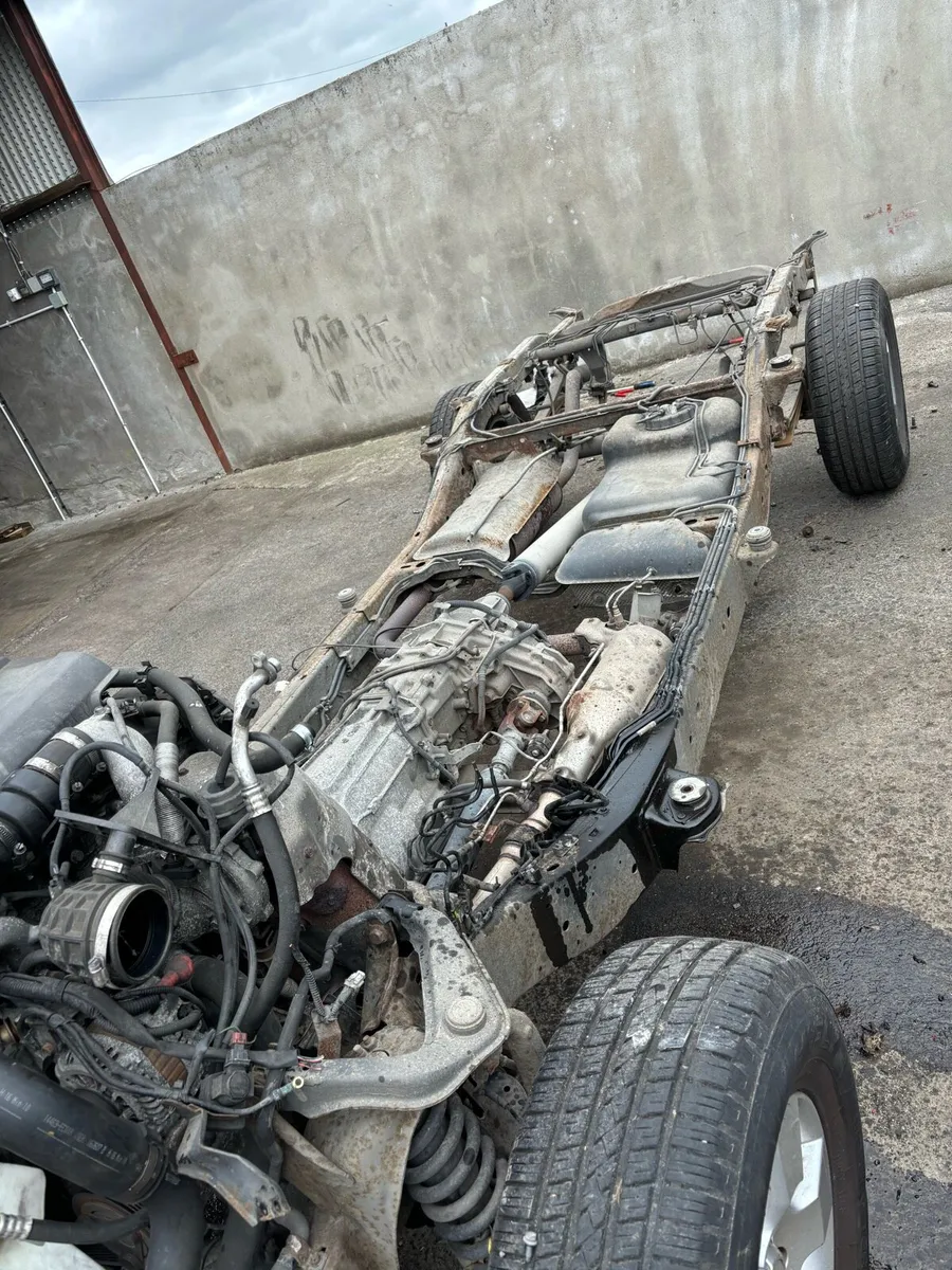 07-15 Nissan navara Chassis - Image 2