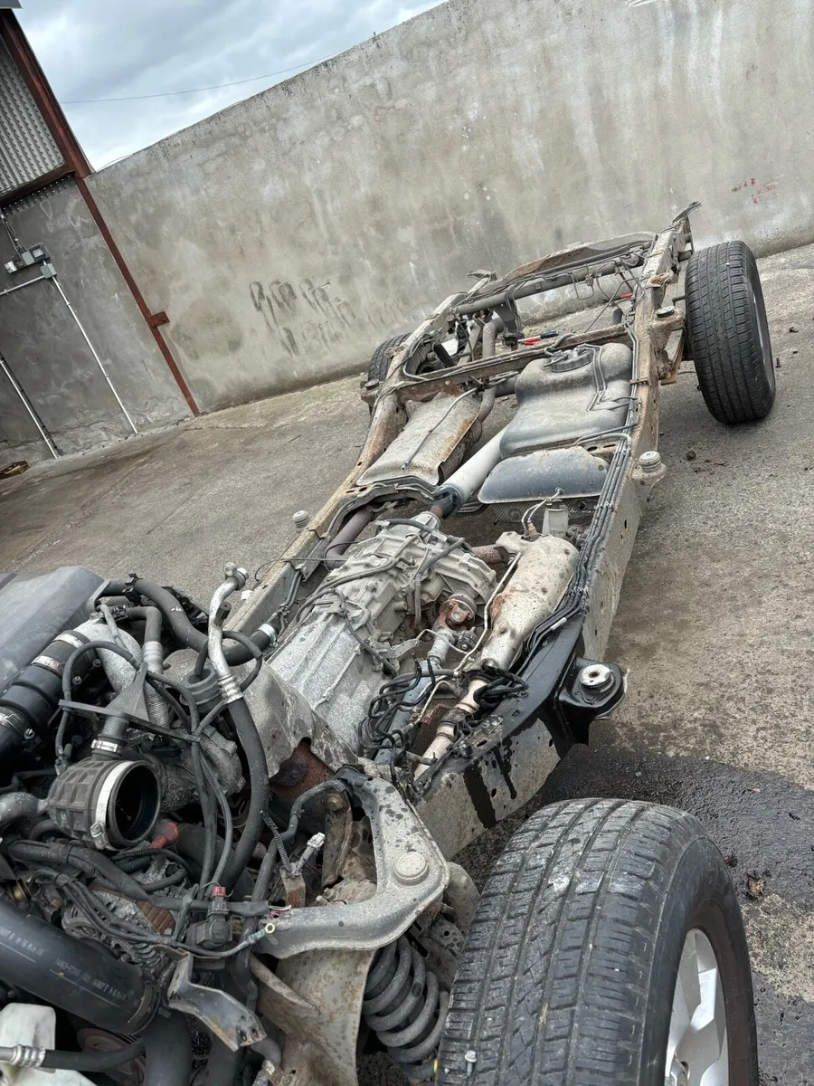 07-15 Nissan navara Chassis - Image 3