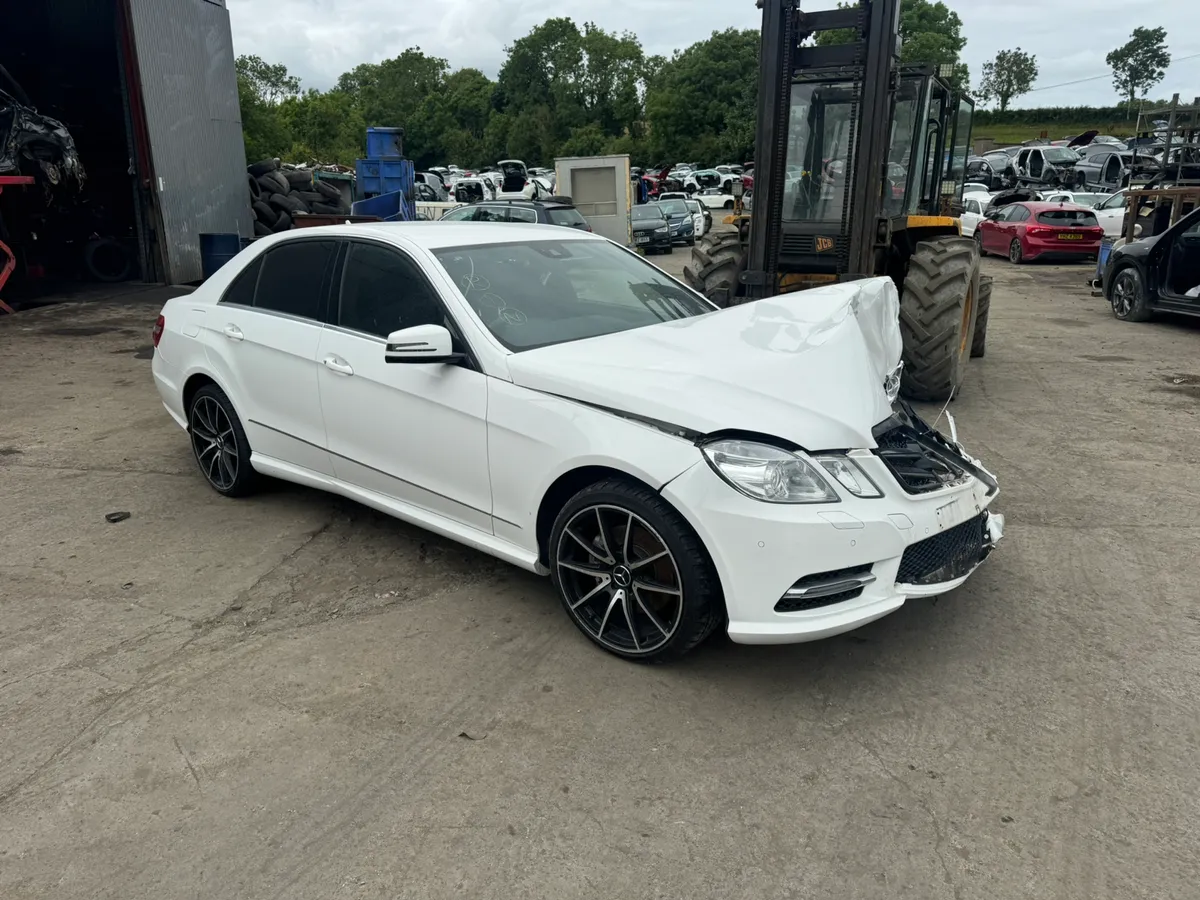 Breaking 2013 Mercedes E250 cdi - Image 2