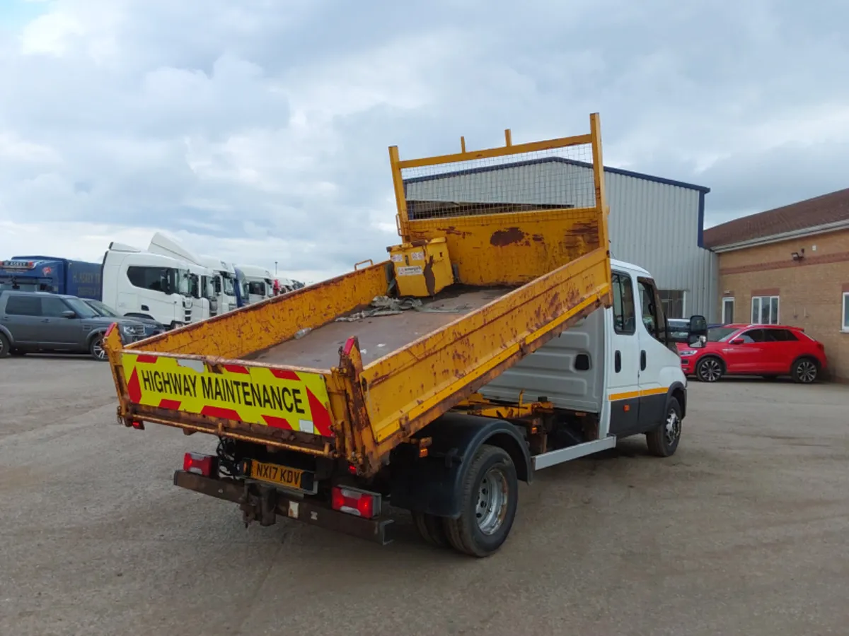 2017 Iveco Daily Crewcab tipper - Image 2