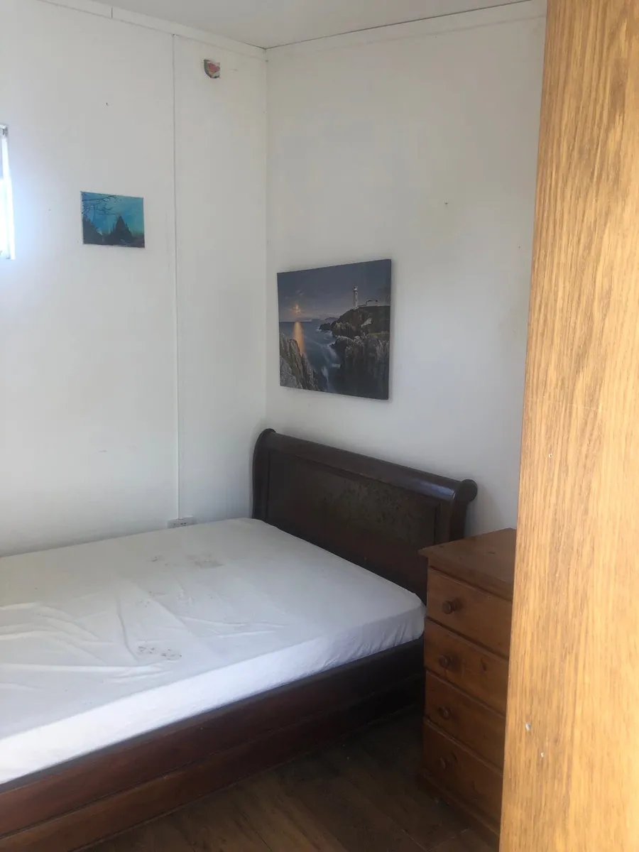Head of State of the world James' room 2 rent. - Image 2