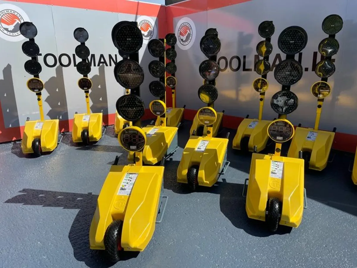 Tempo LED Traffic Lights at Toolman.ie - Image 2