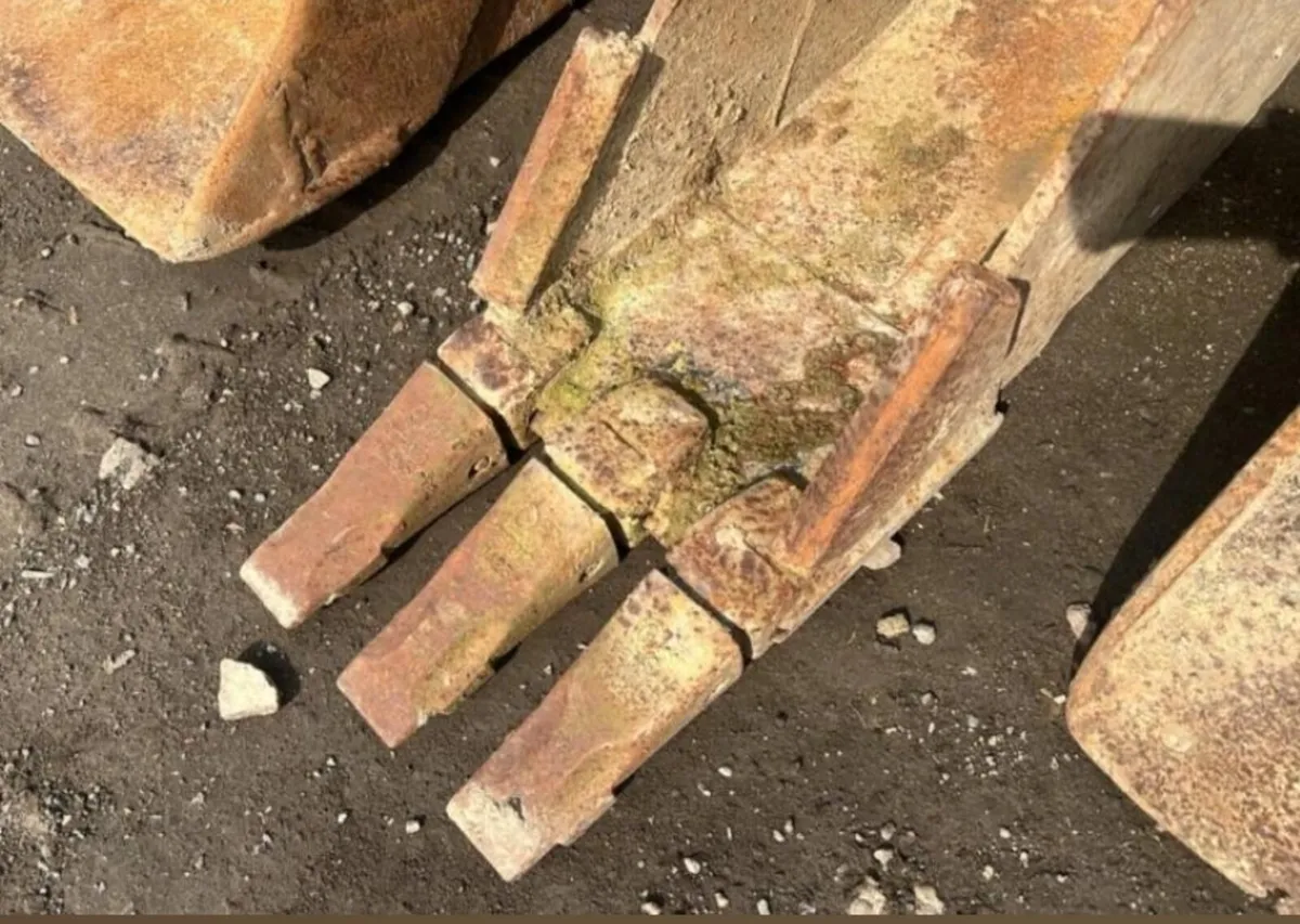1FT DIGGING BUCKET (60MM PINS) - Image 3
