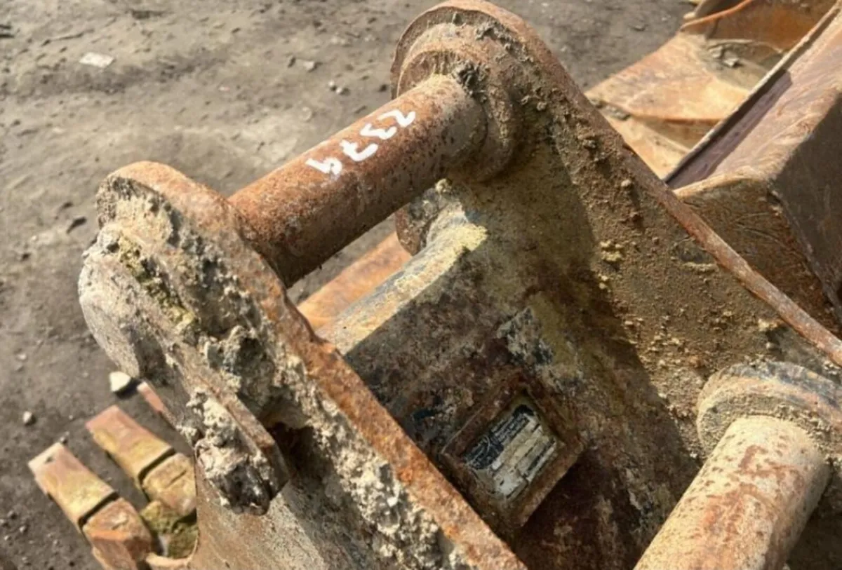 1FT DIGGING BUCKET (60MM PINS) - Image 4