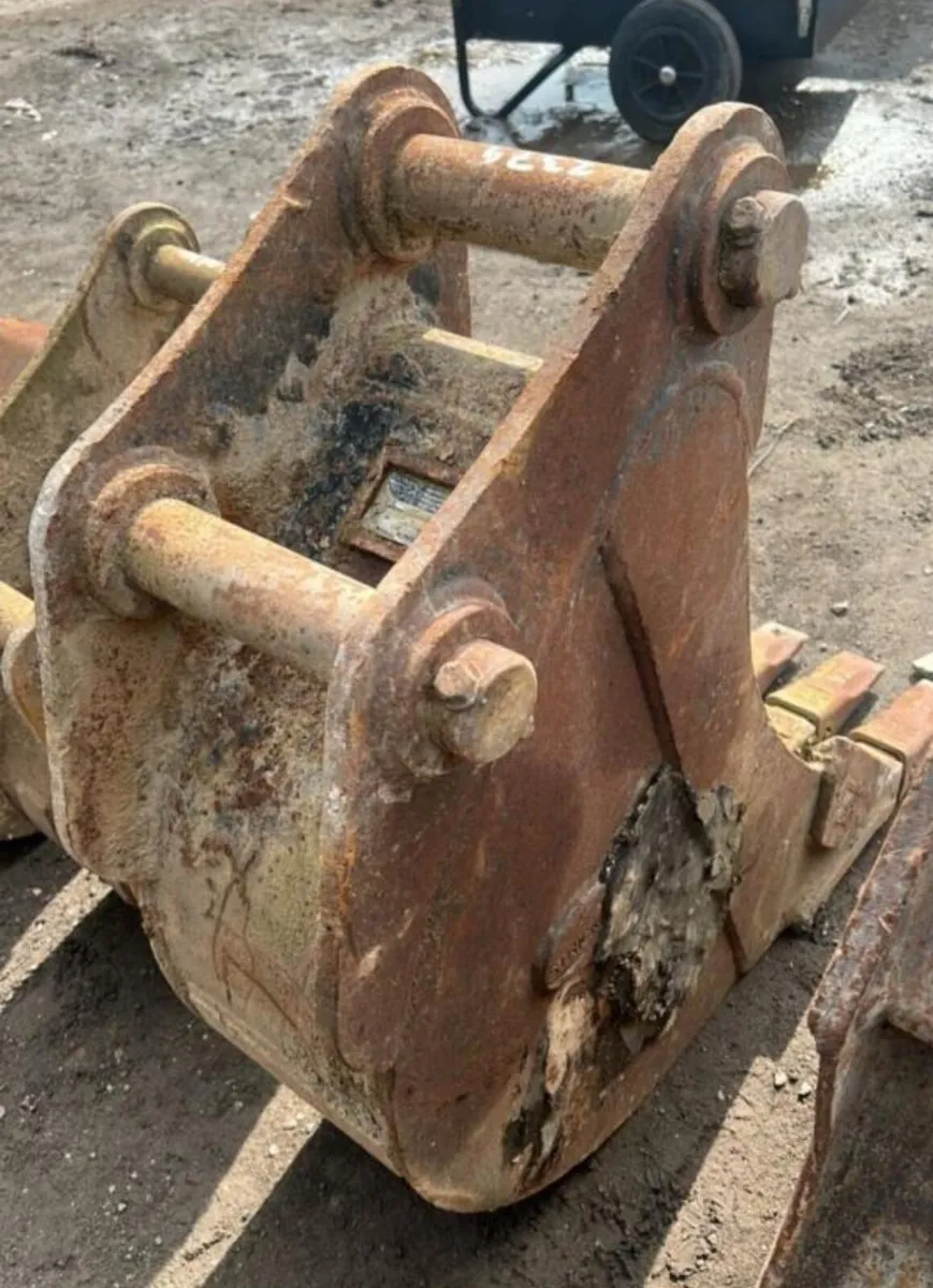 1FT DIGGING BUCKET (60MM PINS) - Image 2
