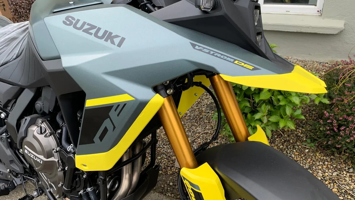 NEW SUZUKI V-STROM DL800DE EX DEMO - Image 2