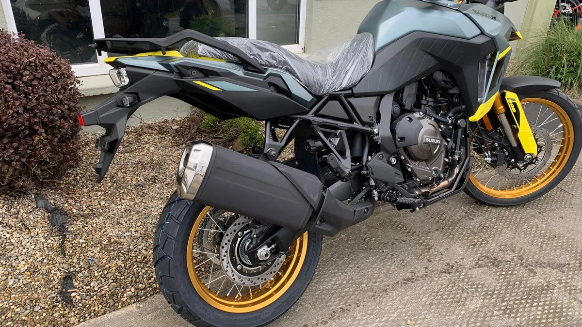 NEW SUZUKI V-STROM DL800DE EX DEMO - Image 3