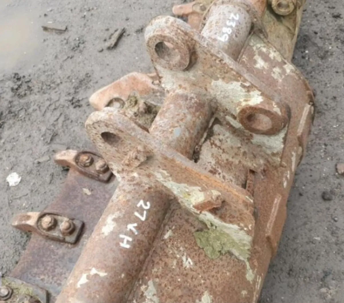 2FT DIGGING BUCKET (35MM PINS) - Image 3