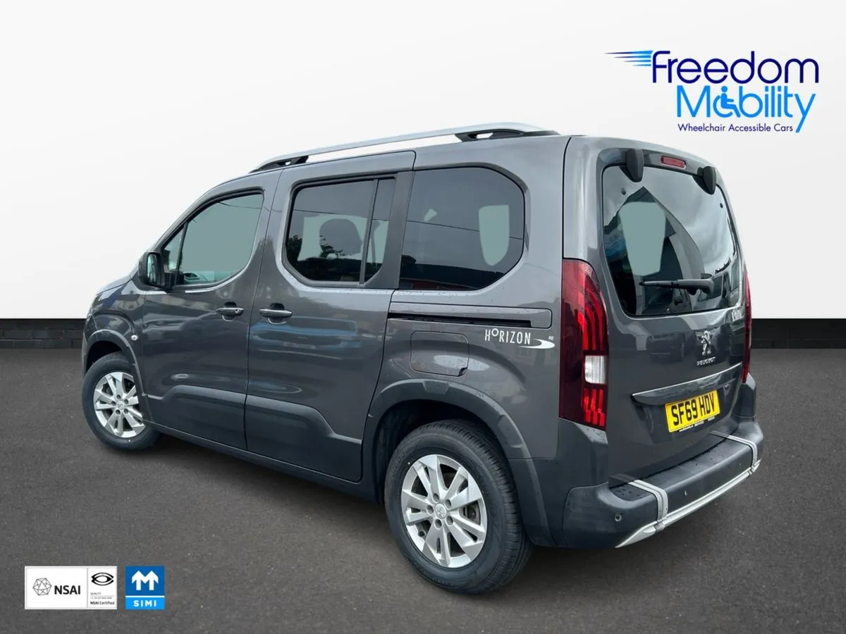 Peugeot Rifter Wheelchair Accessible. 3 Seats Plu - Image 4