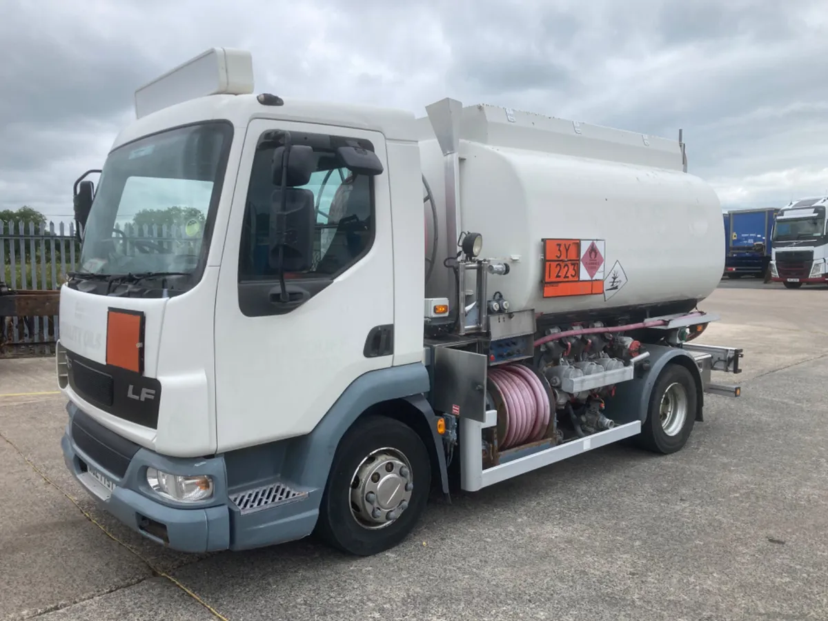 DAF OIL TANKER  8000 litres 3 Compartments - Image 1