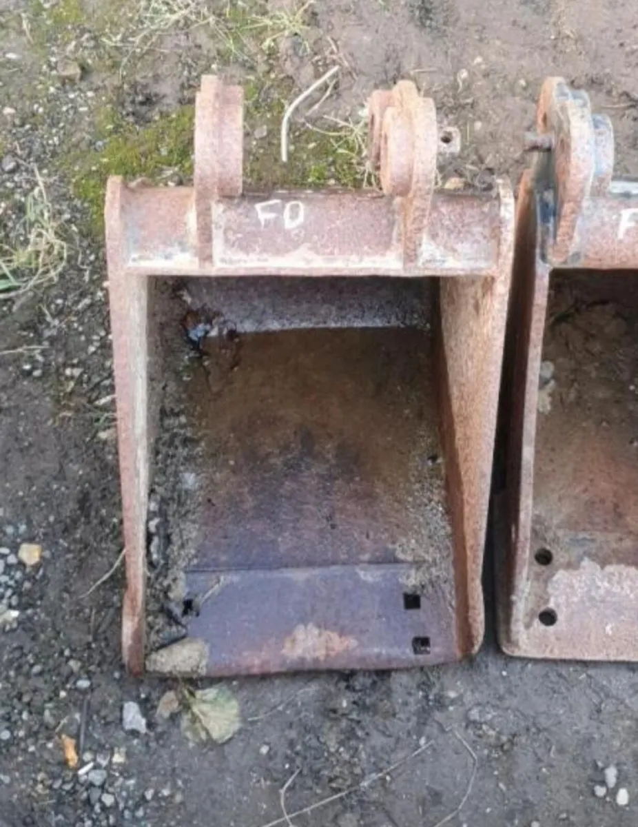 12'' DIGGING BUCKET (25MM PIN) - Image 1
