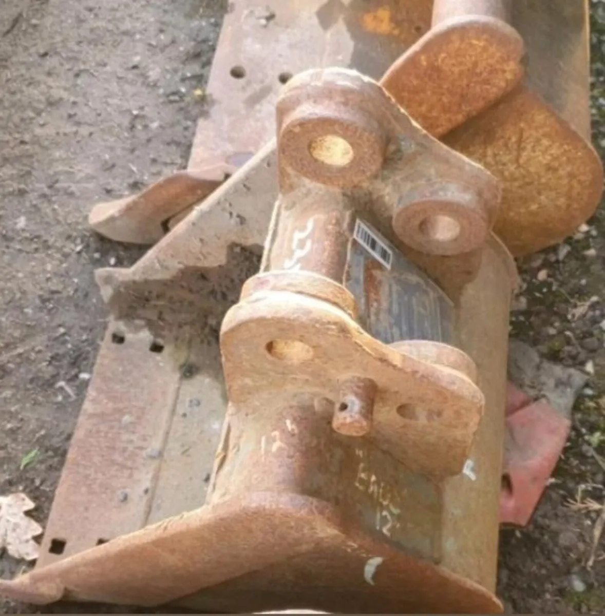 1FT DIGGING BUCKET (25MM PINS) - Image 2