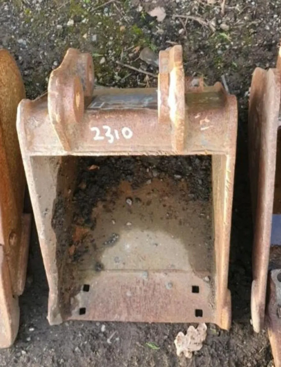 1FT DIGGING BUCKET (25MM PINS) - Image 1