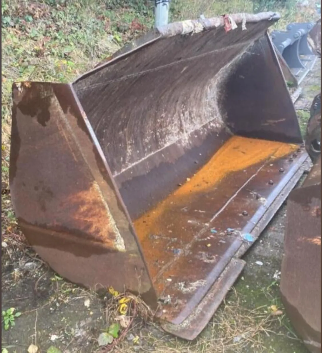 9FT LOADING SHOVEL BUCKET - Image 1