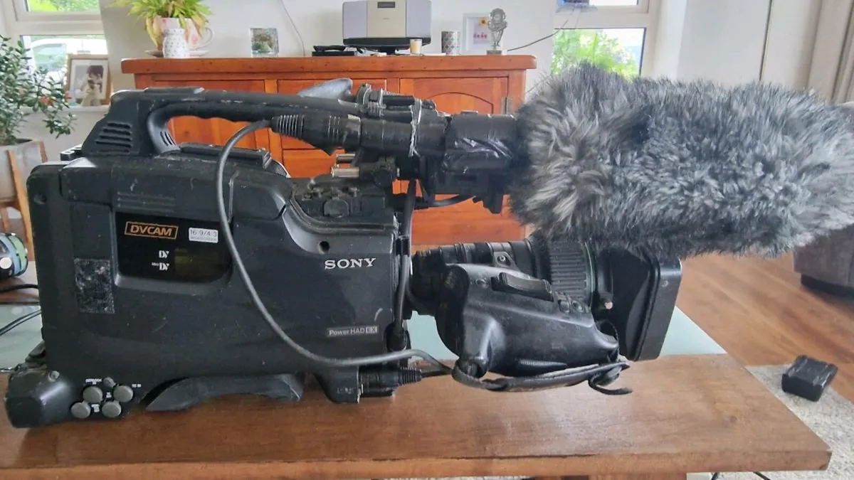 Sony DSR-450 WSP camcorder - Image 1