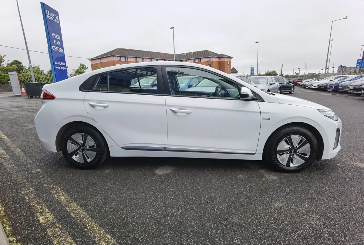HYUNDAI IONIQ 1.6 SE CONNECT PETROL HYBRID - Image 4