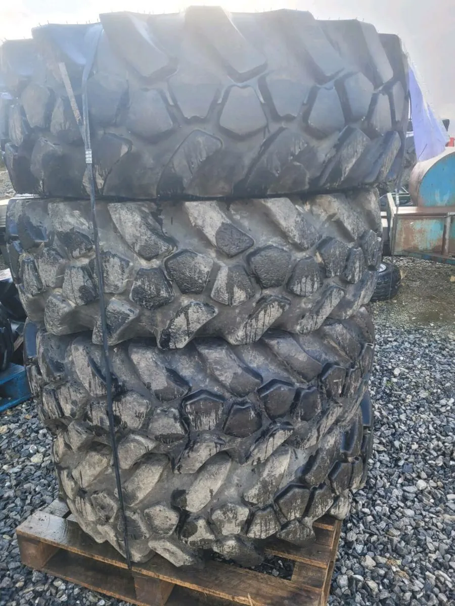 15.5 25 loader tyres 90% fresh