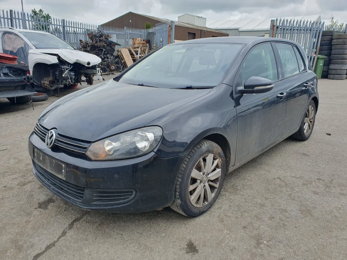 10 VOLKSWAGEN GOLF  1.6 TDI (CAY) FOR BREAKING - Image 1