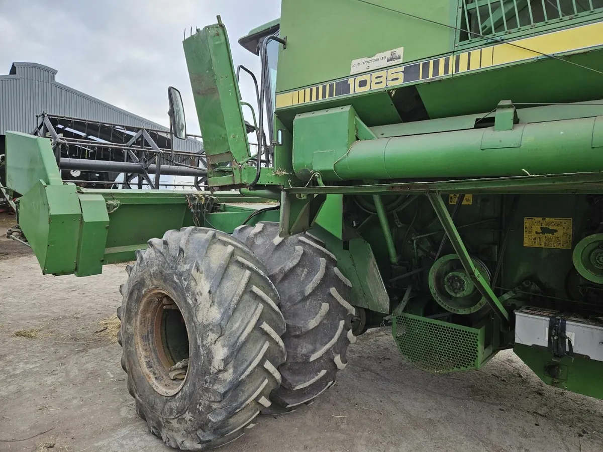 Combine harvester - Image 1